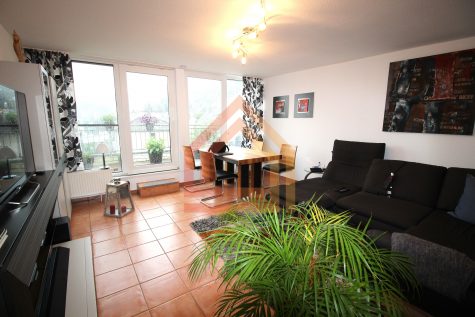 Vermietete 3-Zimmer-Wohnung mit Sonnenbalkon und Weitblick zu verkaufen !, 42289 Wuppertal, Dachgeschosswohnung zum Kauf